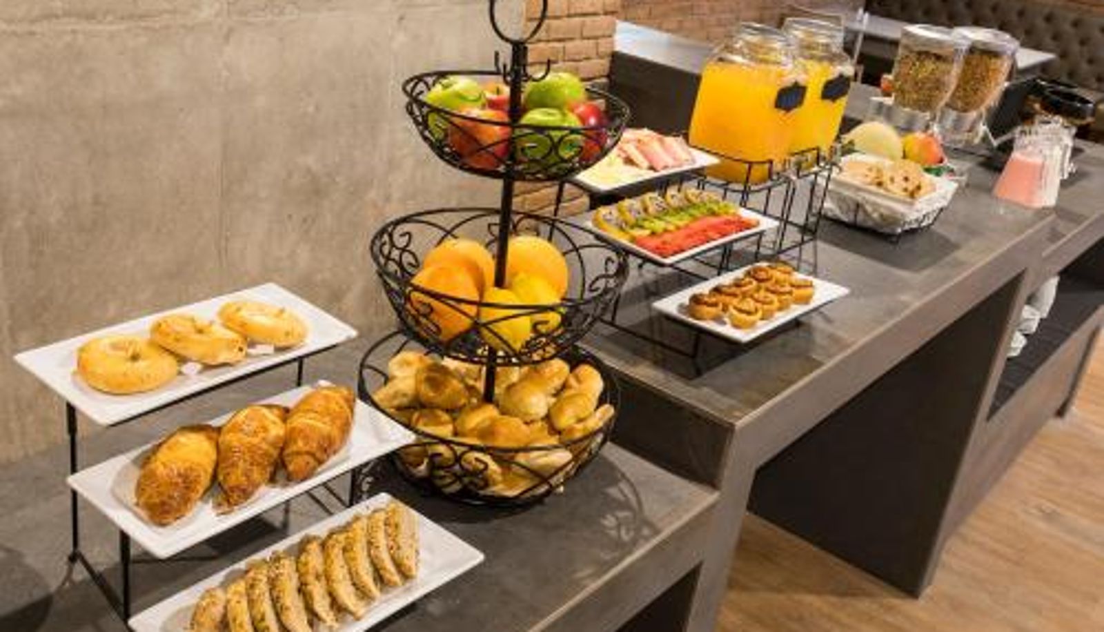 Breakfast room within the restaurant - Hotel Quinta Norte Chipichape