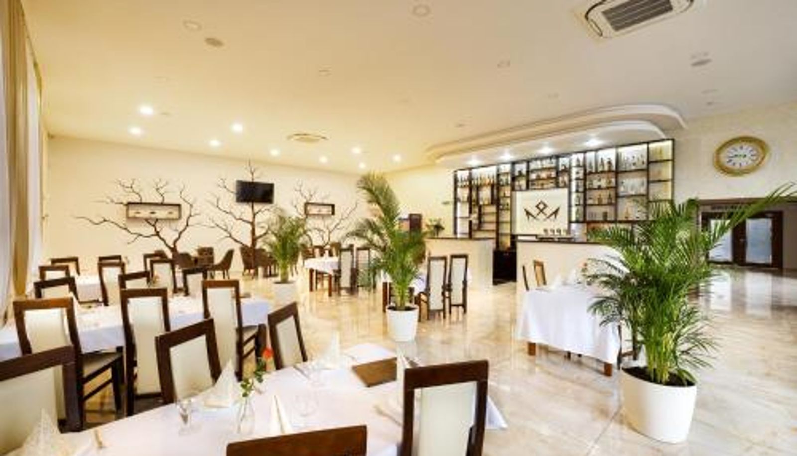 Frühstücksraum innerhalb des Restaurants - ROYAL M