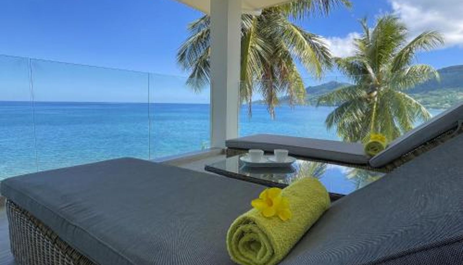 Apartment - VallonEnd Beachfront villa with excellent view