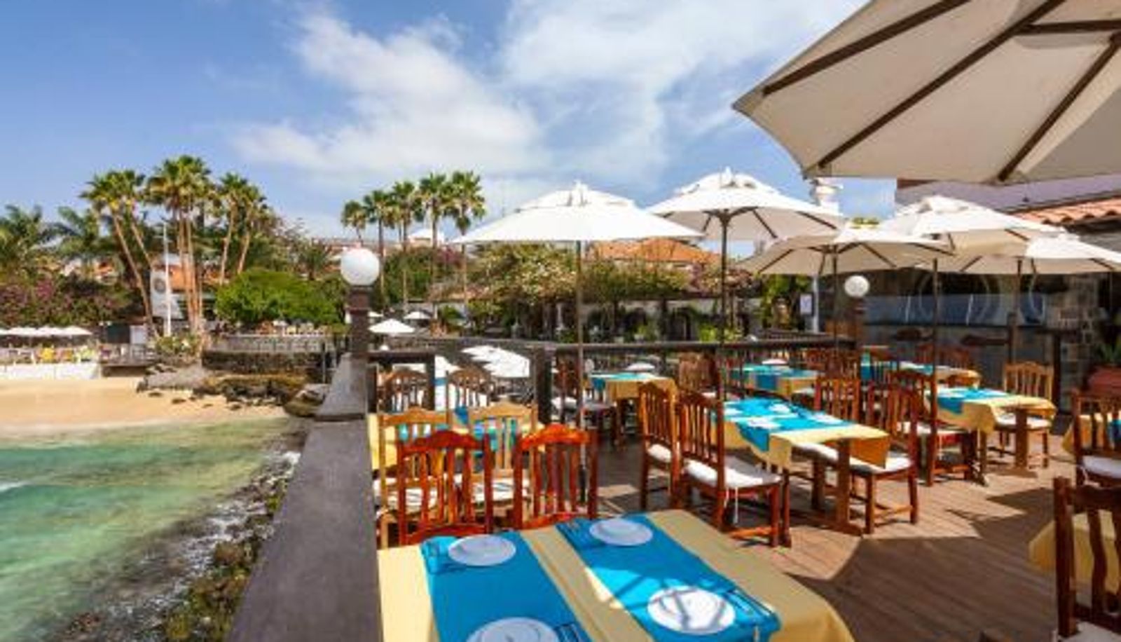 Salle de petit-déjeuner dans le restaurant - Hotel Odjo d'água