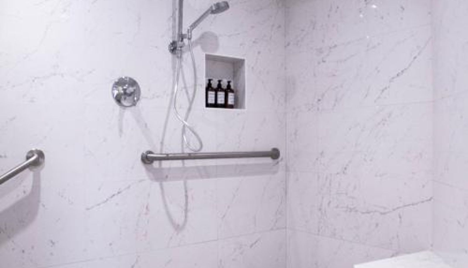 Bathroom - Cavendish Heights Suites