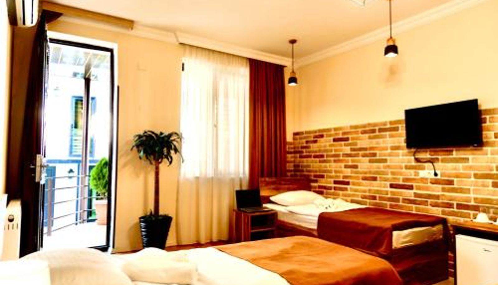 Zimmer - Hotel History