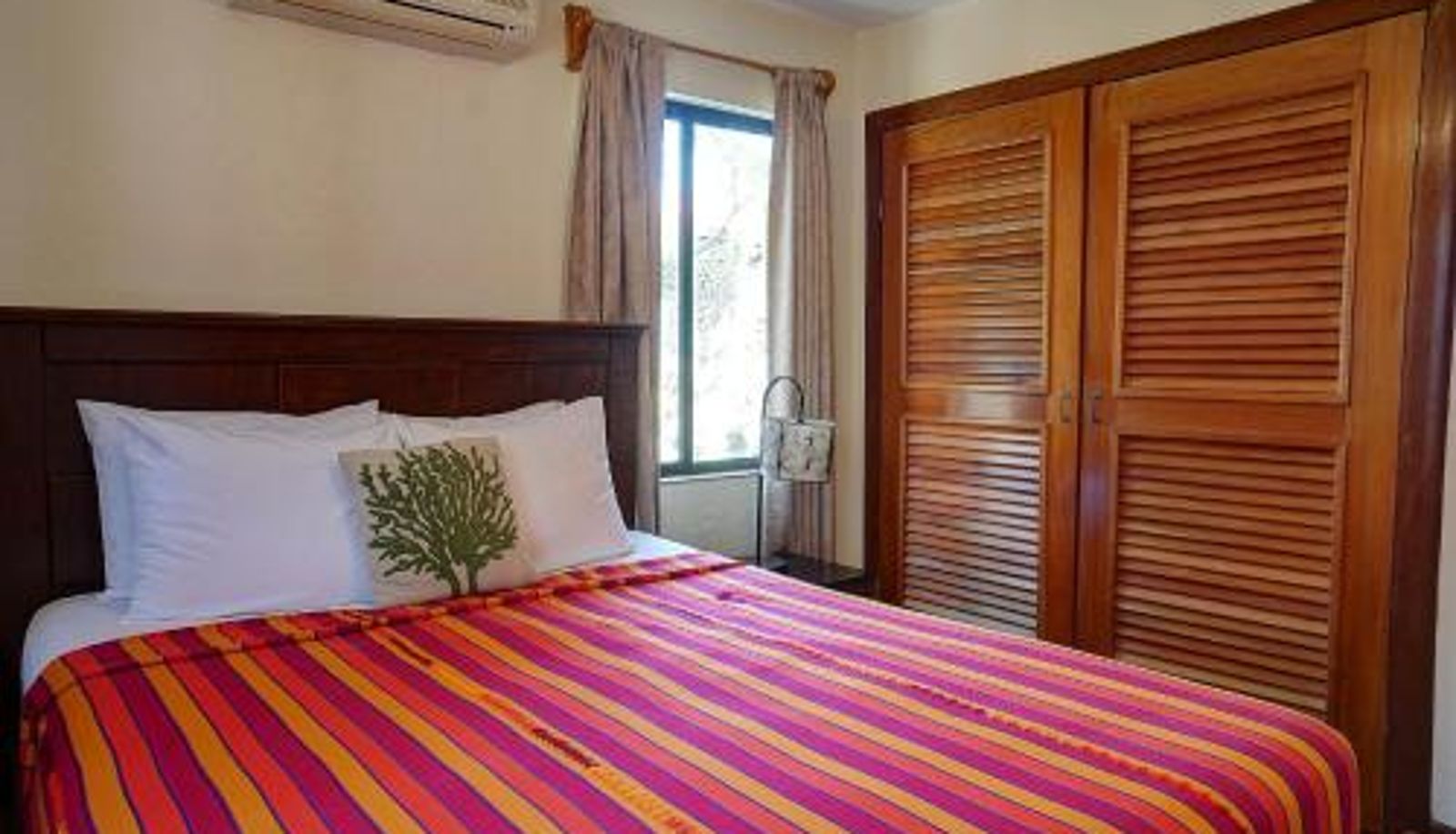 Room - Isla Bonita Yacht Club