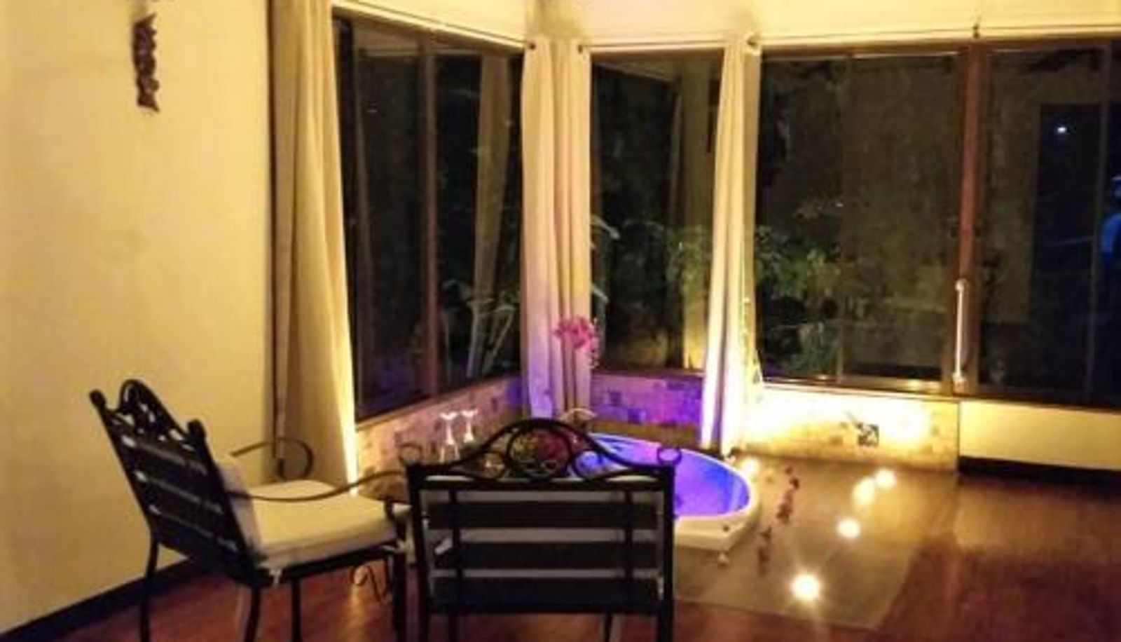 Camera standard - Tropical Suites & Villas