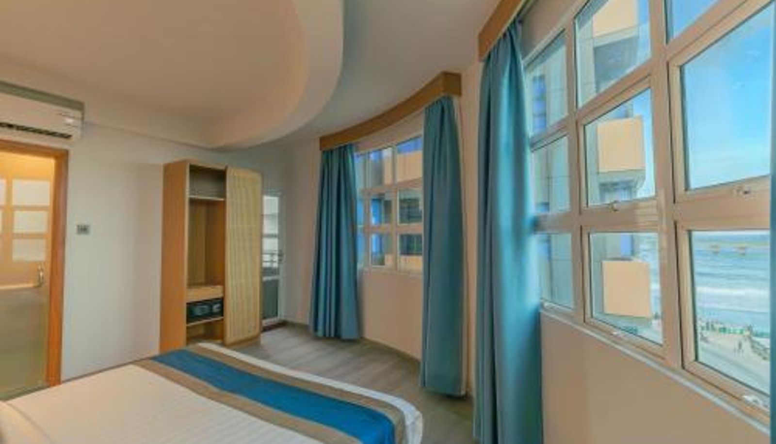 Suite - UMET Seaview Hotel with Free Airport Pick up and Drop T&C Apply