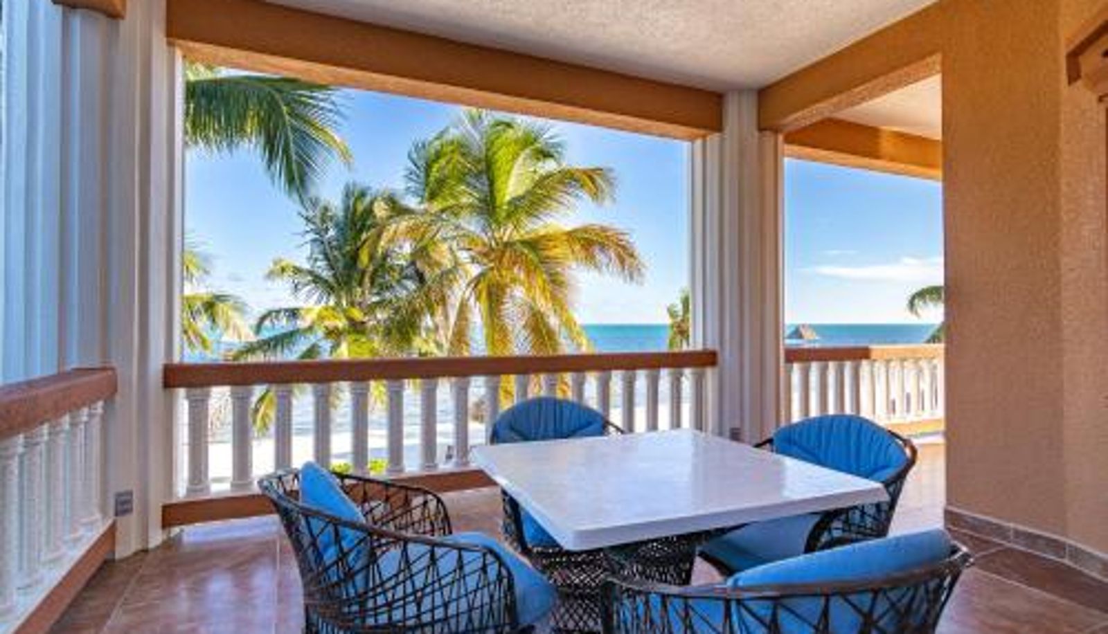 Suite - Lighthouse Beach Villas