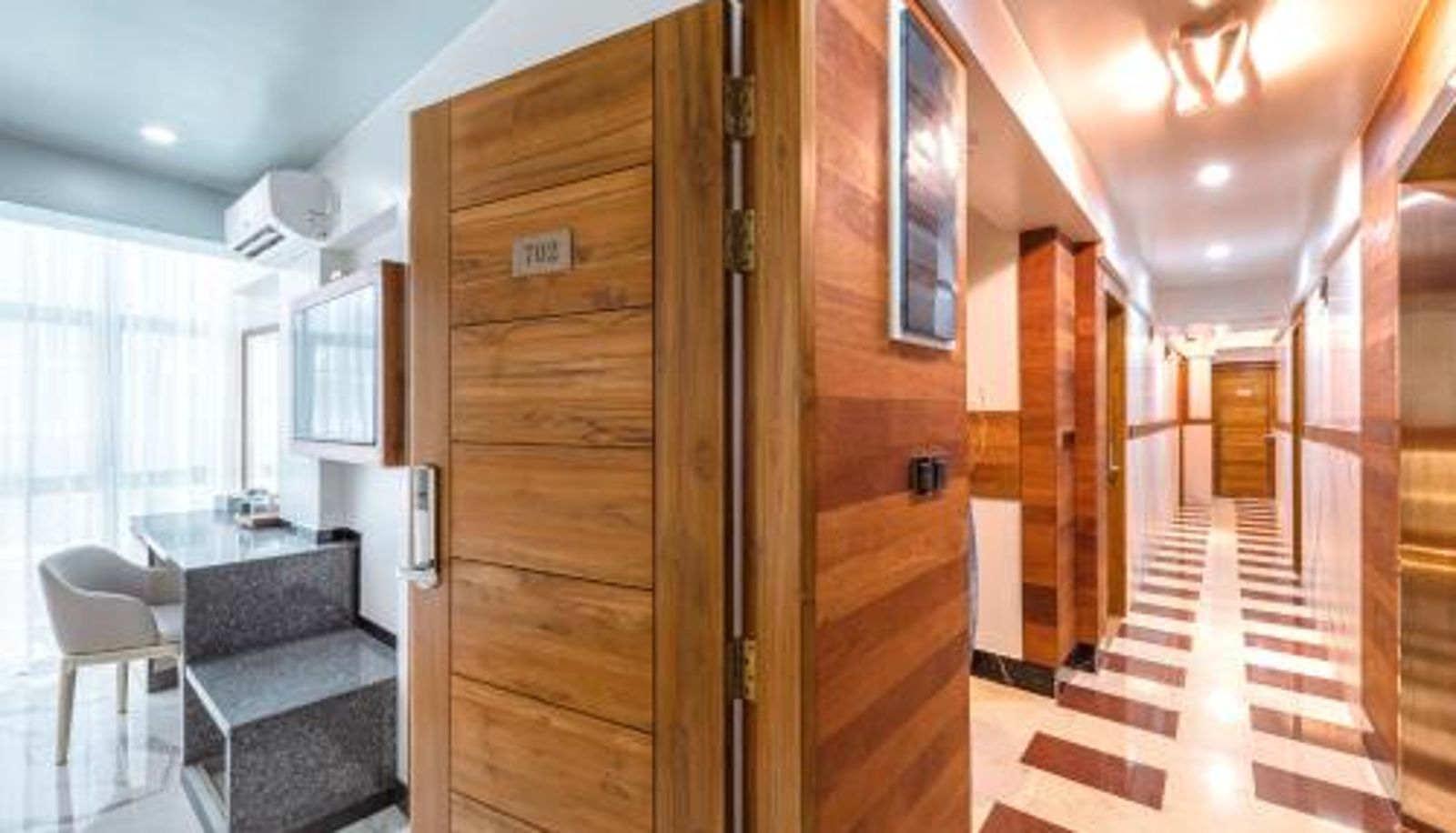 Zewnętrzna część hotelu - Marukab Plaza