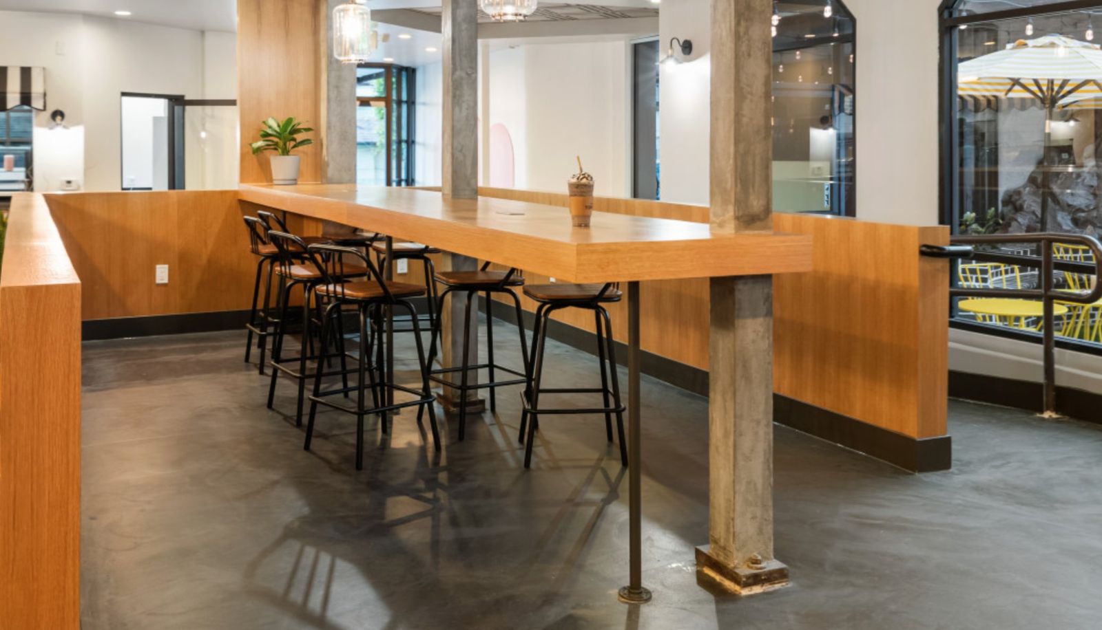 Bar - The Live Hotel