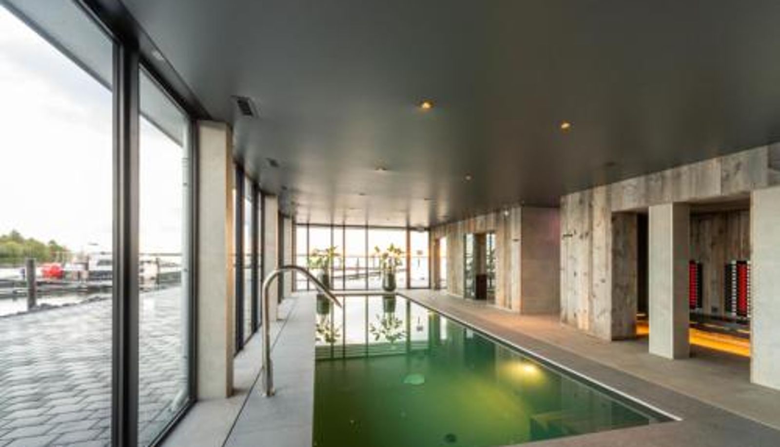 Info - Waterrijk Oesterdam Hotel