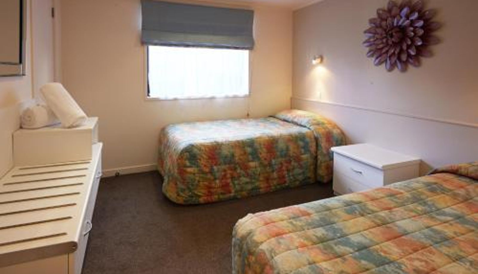 Zimmer - Pioneer Waterfront Apartments