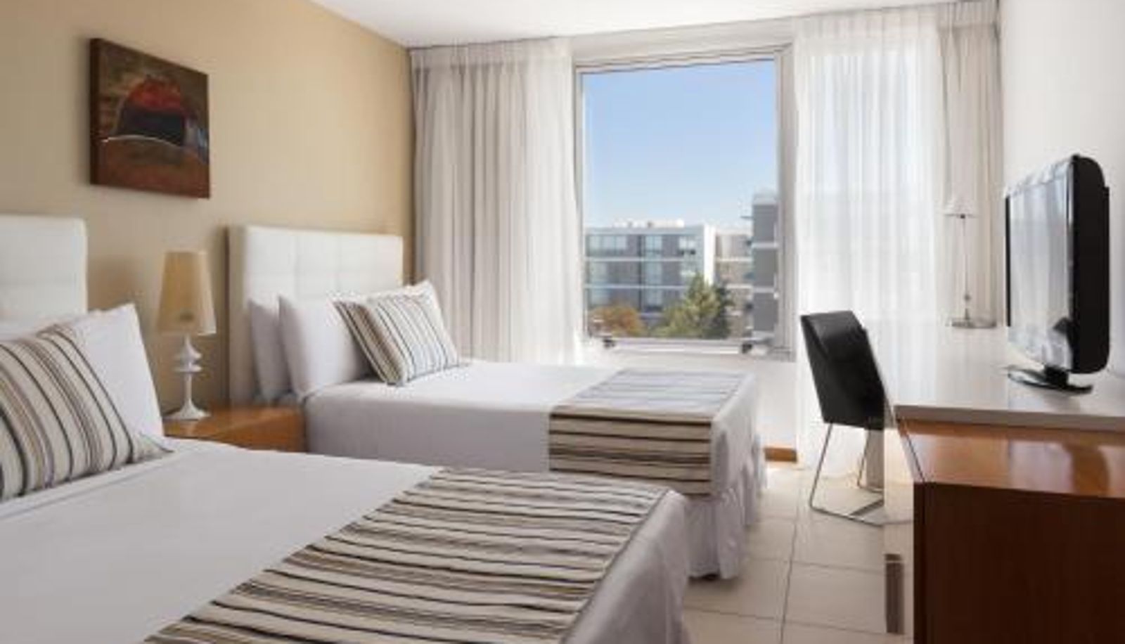 Room - Real Colonia Hotel & Suites