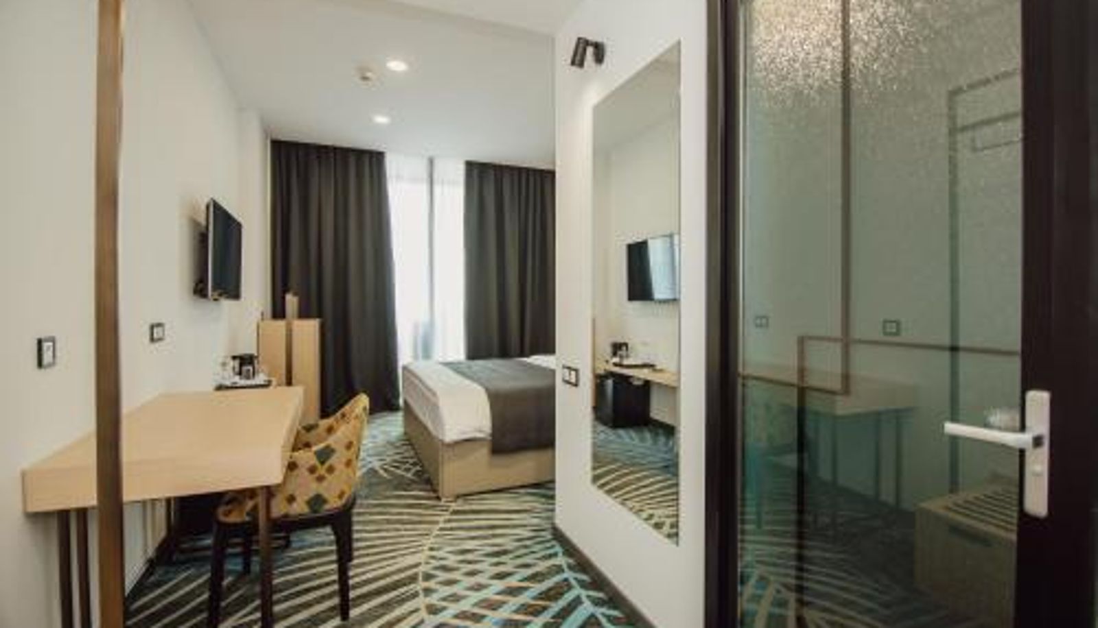Camera - Graphic Hotel Batumi