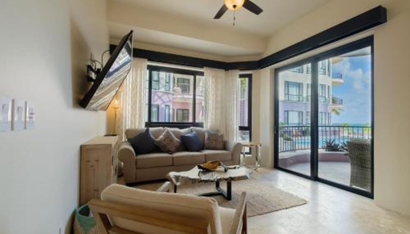 Información - Diamante Beachfront Suites