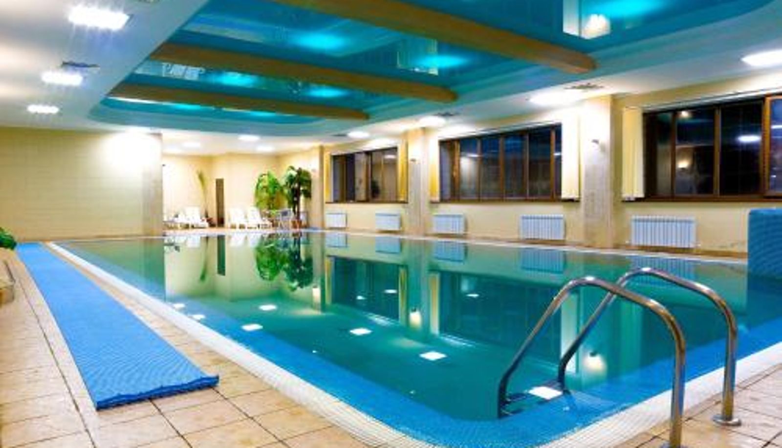 Zwembad - Park Hotel Kokshetau