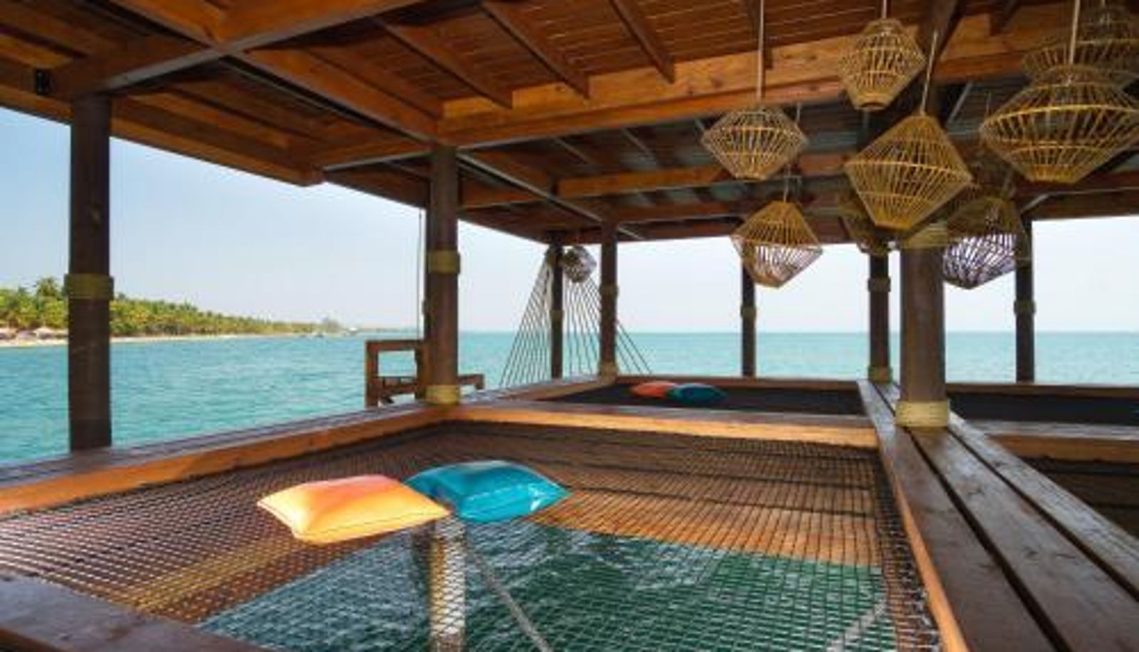 Bar - The Colonial at Jaguar Reef