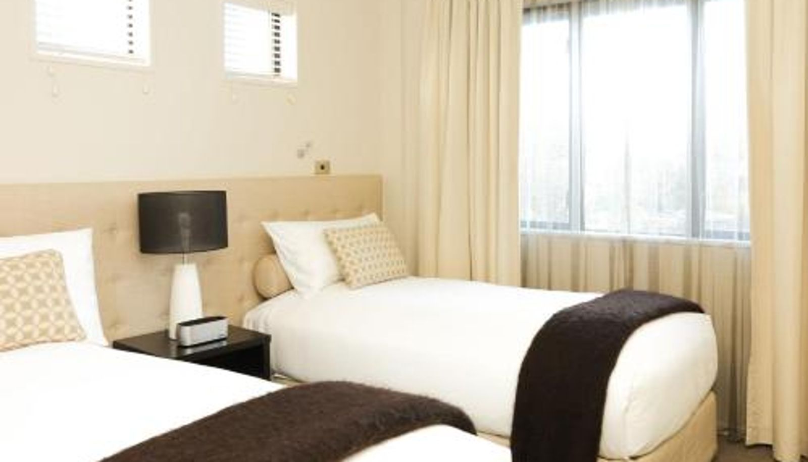 Zimmer - Village Lake Luxury Apartments