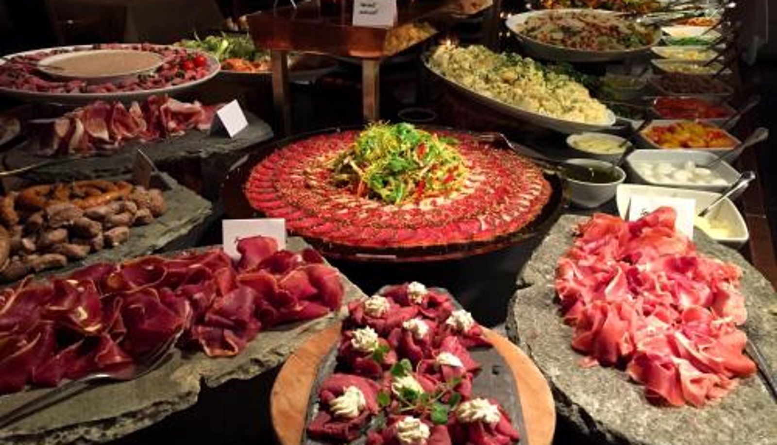 Salle de petit-déjeuner dans le restaurant - Oset Fjellhotell