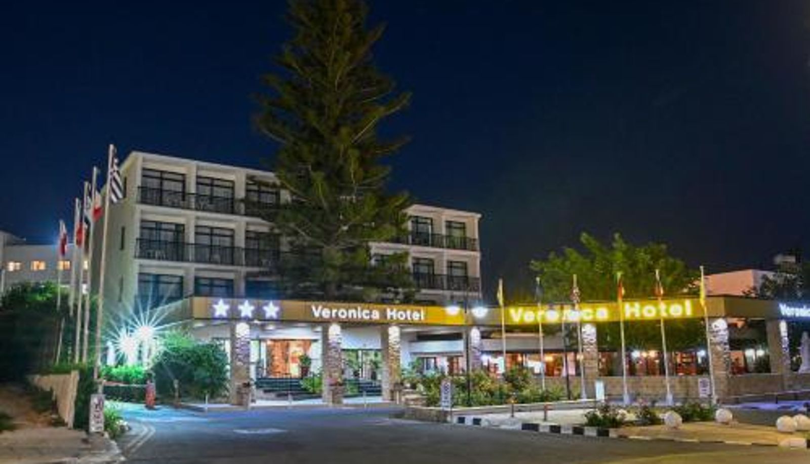 Hotel outdoor area - Veronica Hotel
