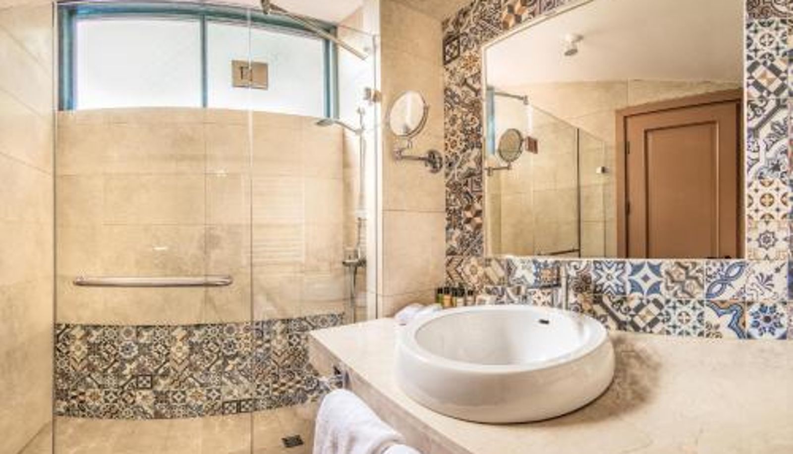 Cuarto de baño - Golden Tulip Borjomi