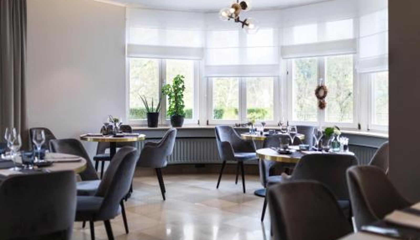 Salle de petit-déjeuner dans le restaurant - Hotel-Restaurant Beim Schlass
