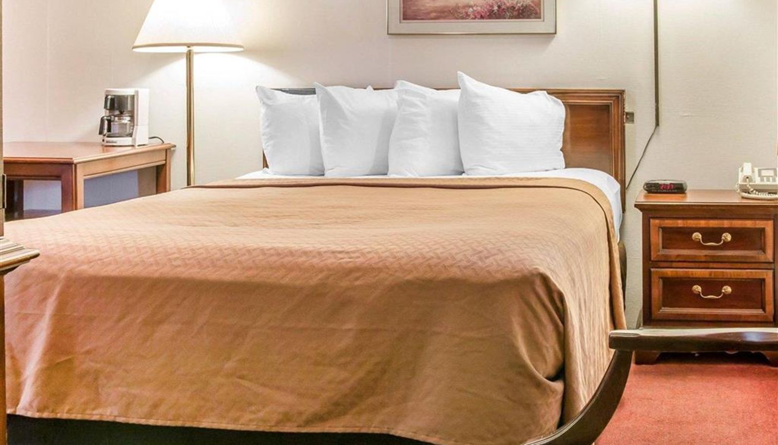 Camera - Quality Inn & Suites Mackinaw City Beachfront