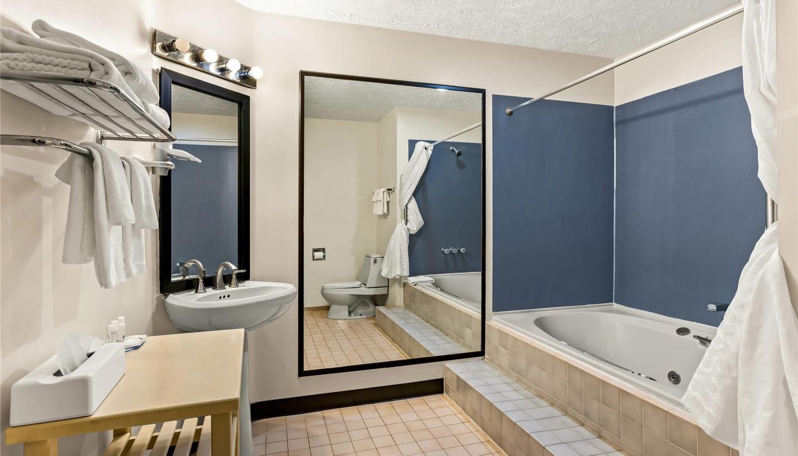 Room - Quality Inn Traverse City