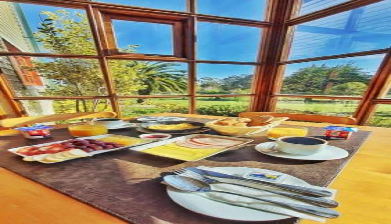 Sala de desayunos dentro del restaurante - Hotel y Cabañas Huallilemu Sur - Caja Los Andes
