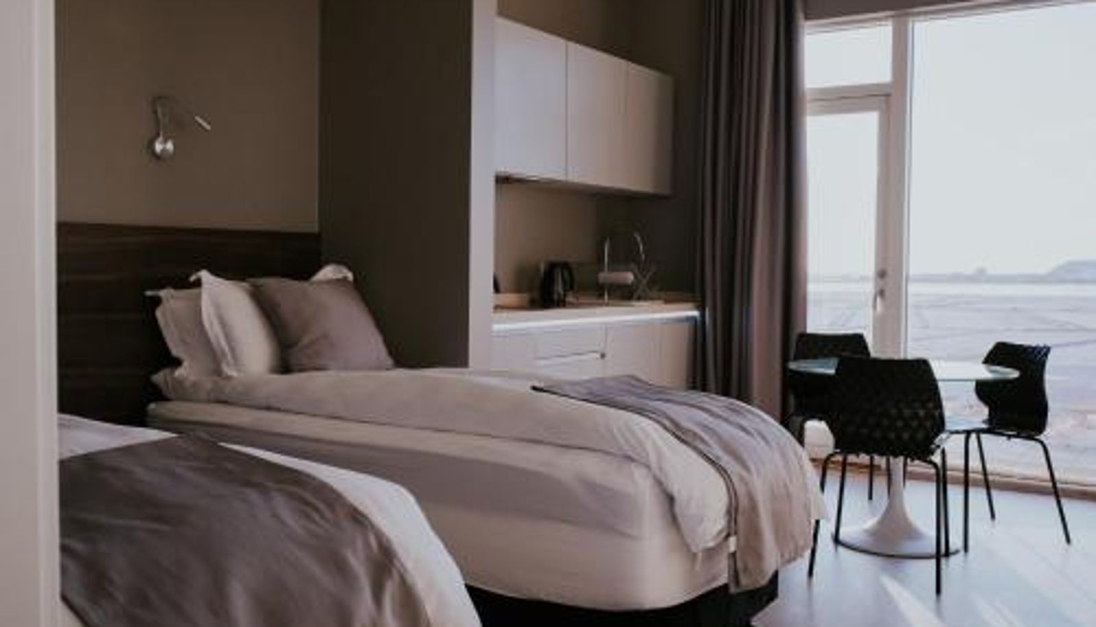 Room - Black Beach Suites