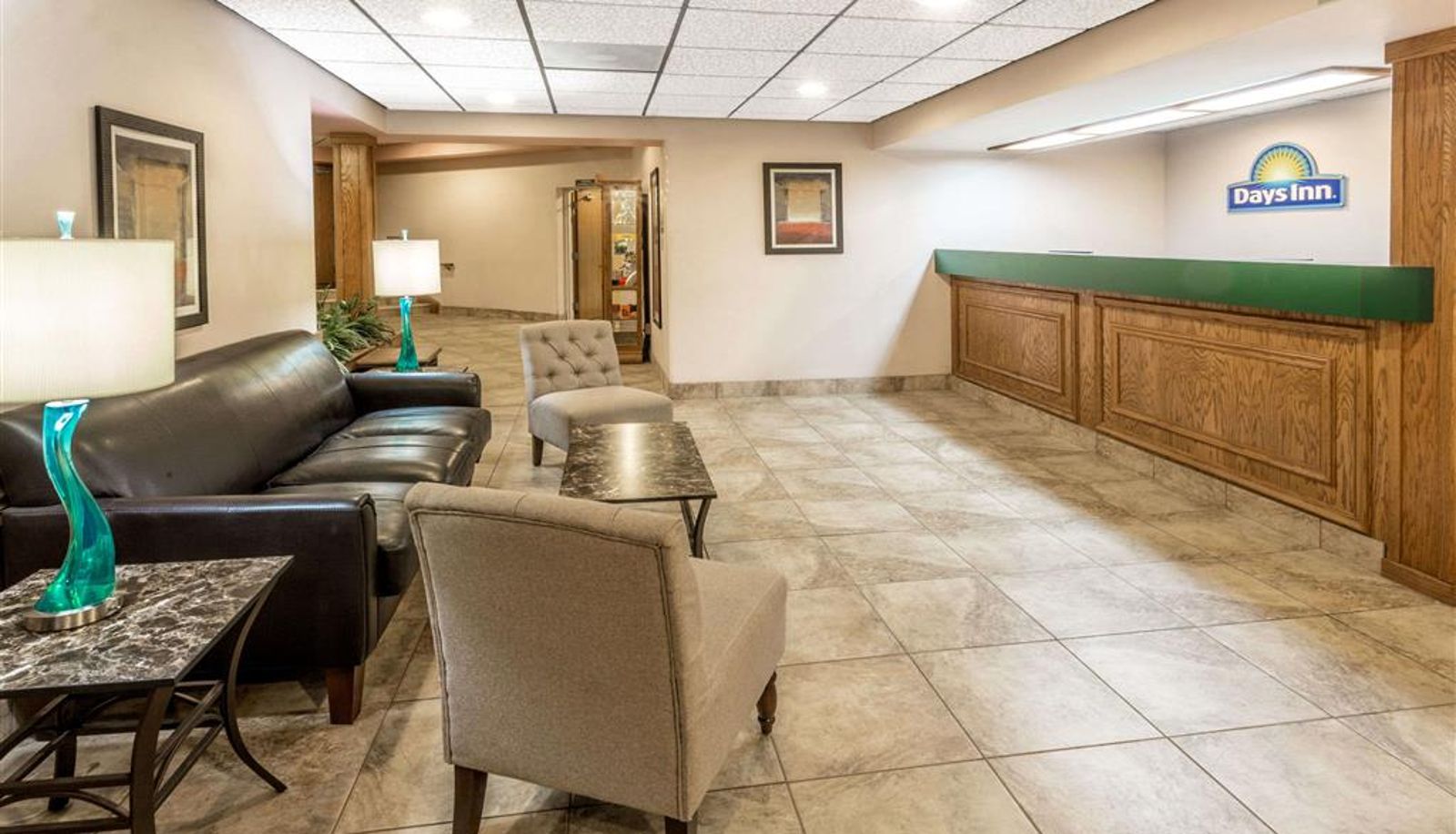 Hall - Days Inn by Wyndham Tiffin