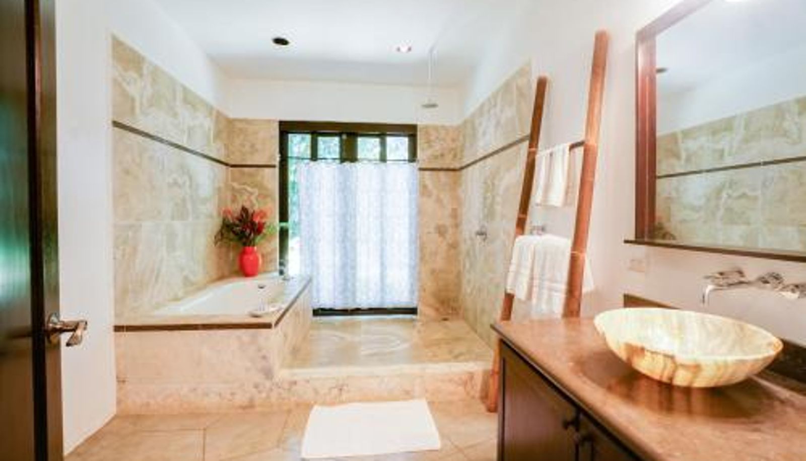 Info - Makara Suite Mariposa Ground Floor