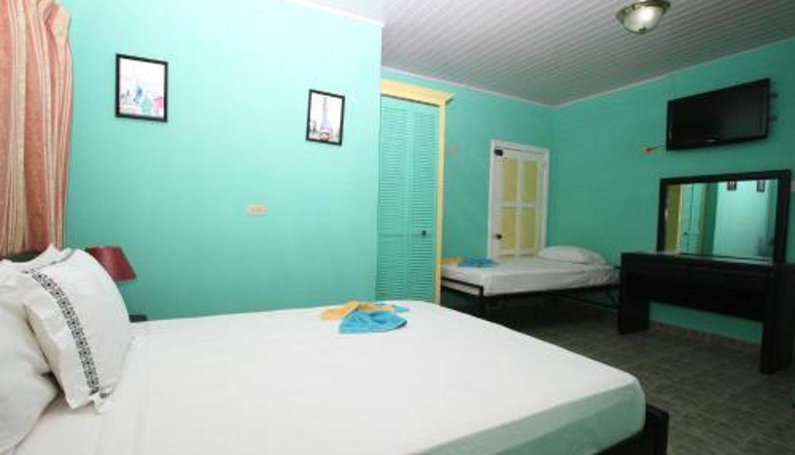 Room - PG Quality Inn