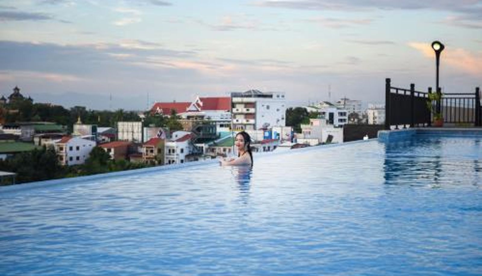 Piscine - Landmark Vientiane Life Center