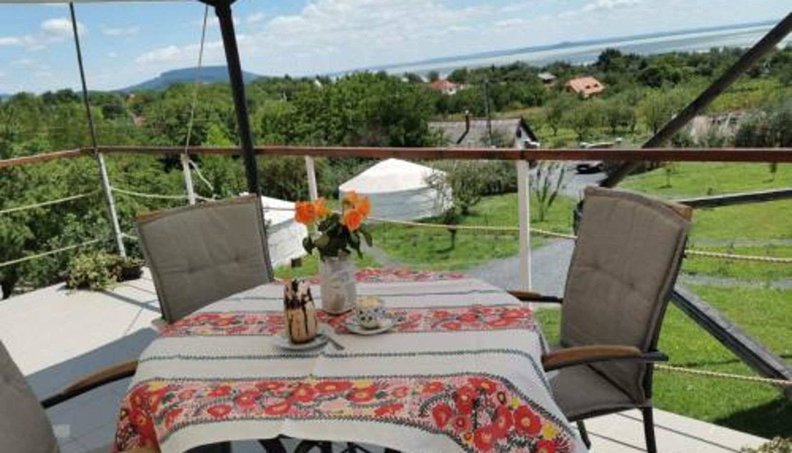 Terraza - Jurta Hotel Balatongyörök