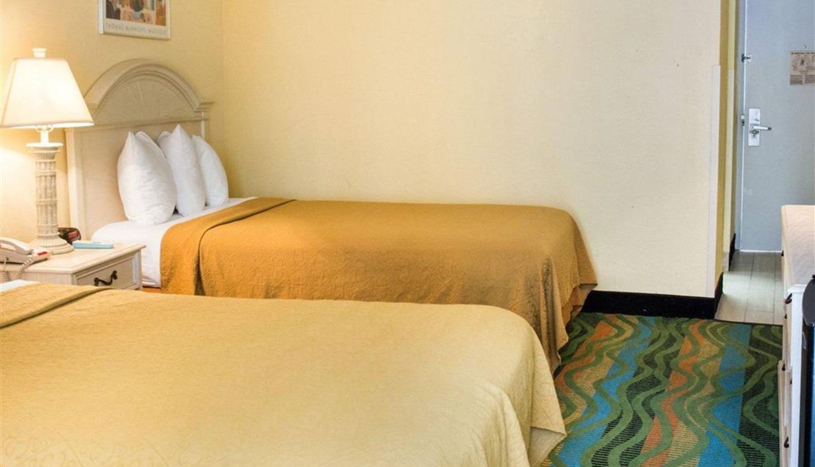 Zimmer - Spark by Hilton Virginia Beach Oceanfront