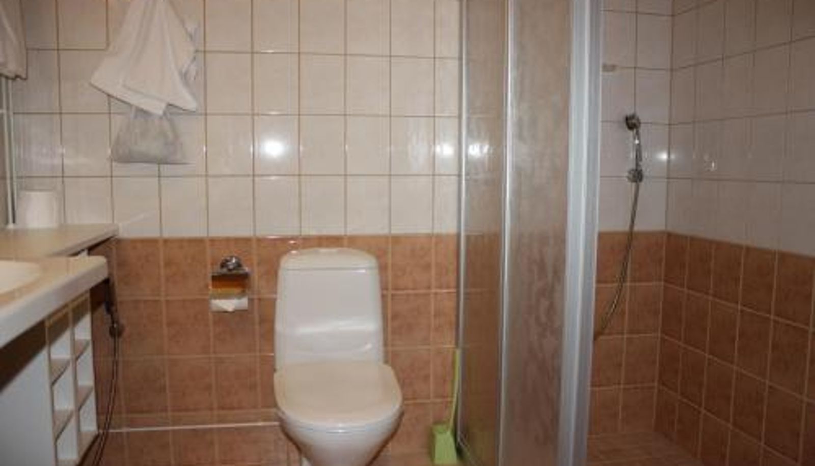 Badezimmer - Summer Hotel Tott