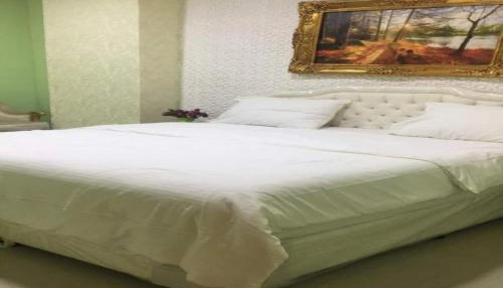 Room - Capital O 141 Golden Rays Hotel