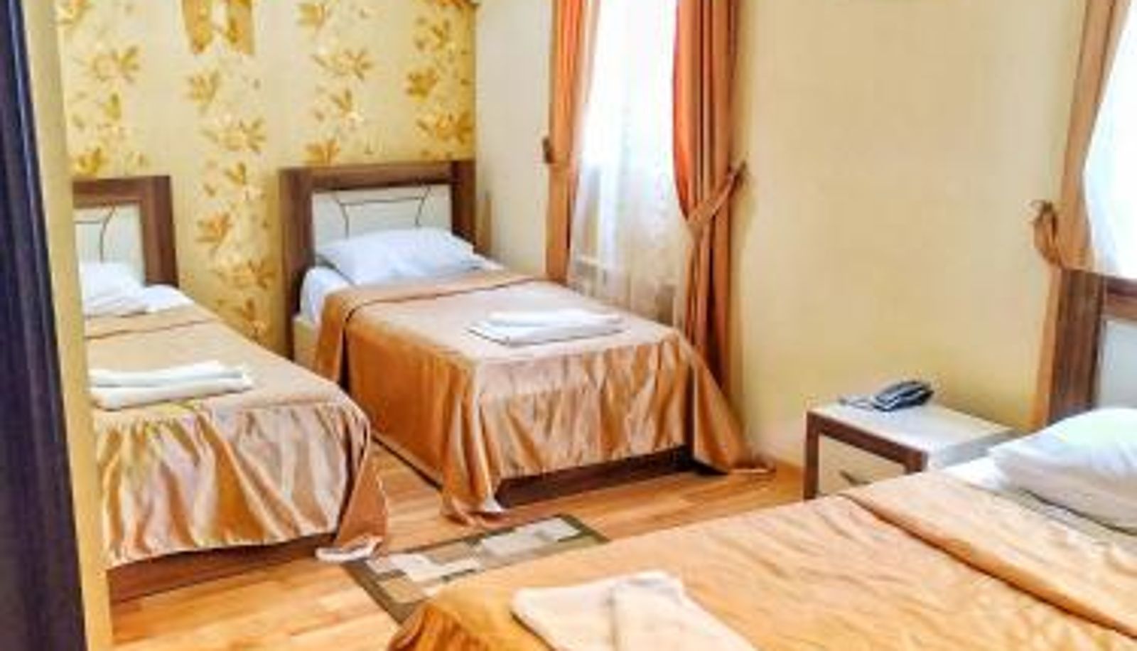 Tripla - Lux Palace Hotel