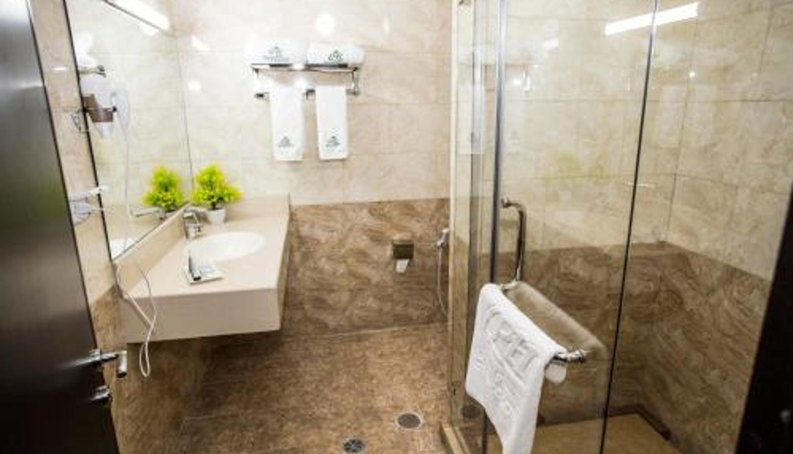 Bathroom - Queen Plaza Hotel