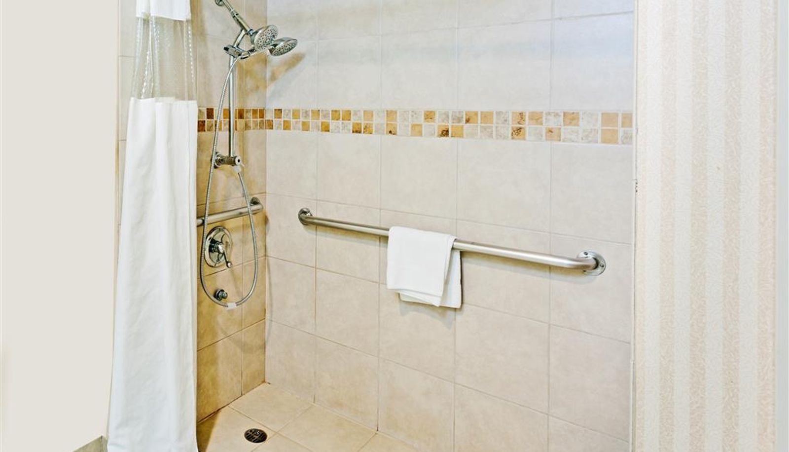 Room - Ramada by Wyndham South El Monte