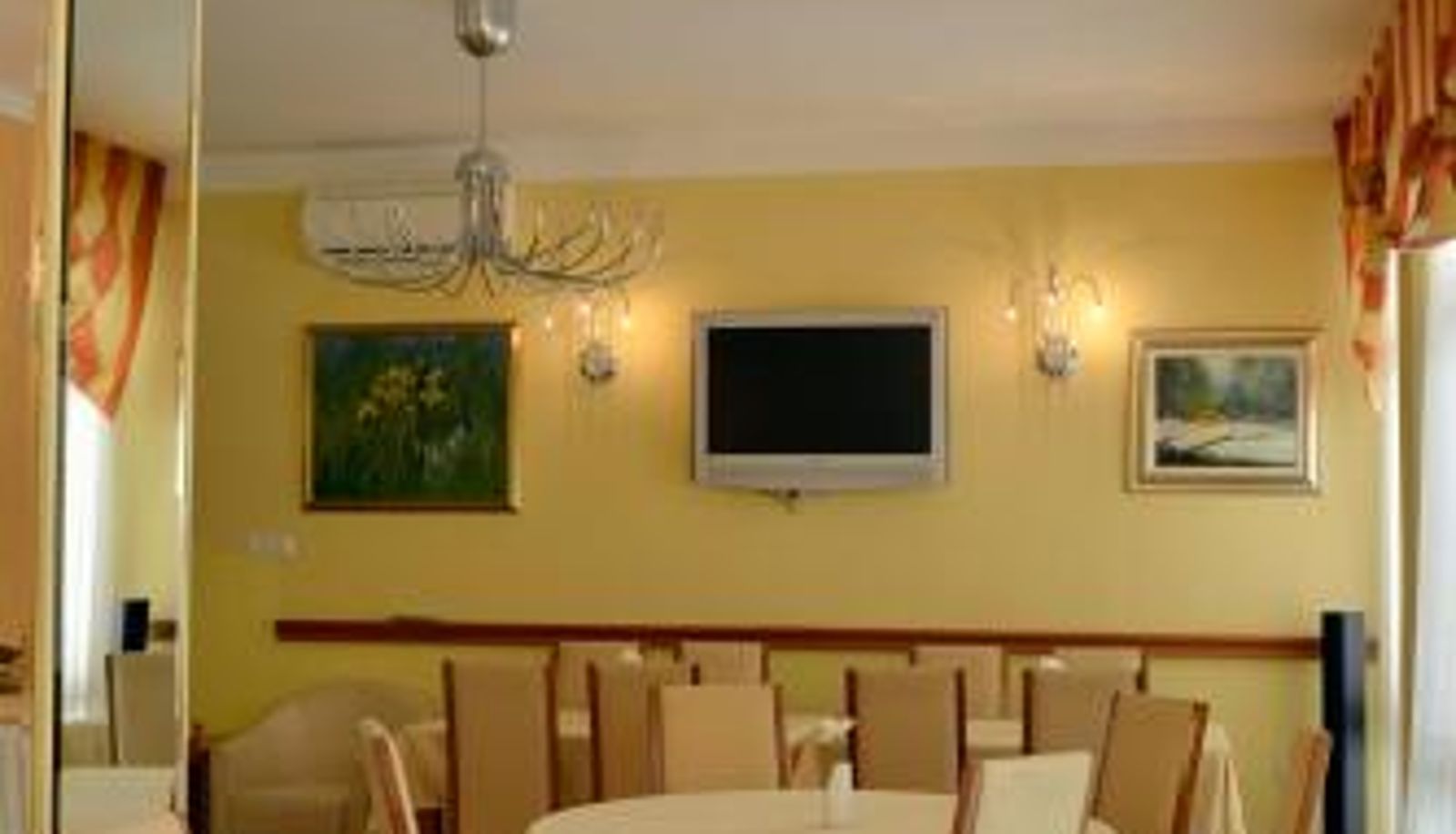 Sala śniadaniowa w restauracji - Hotel Mladimir
