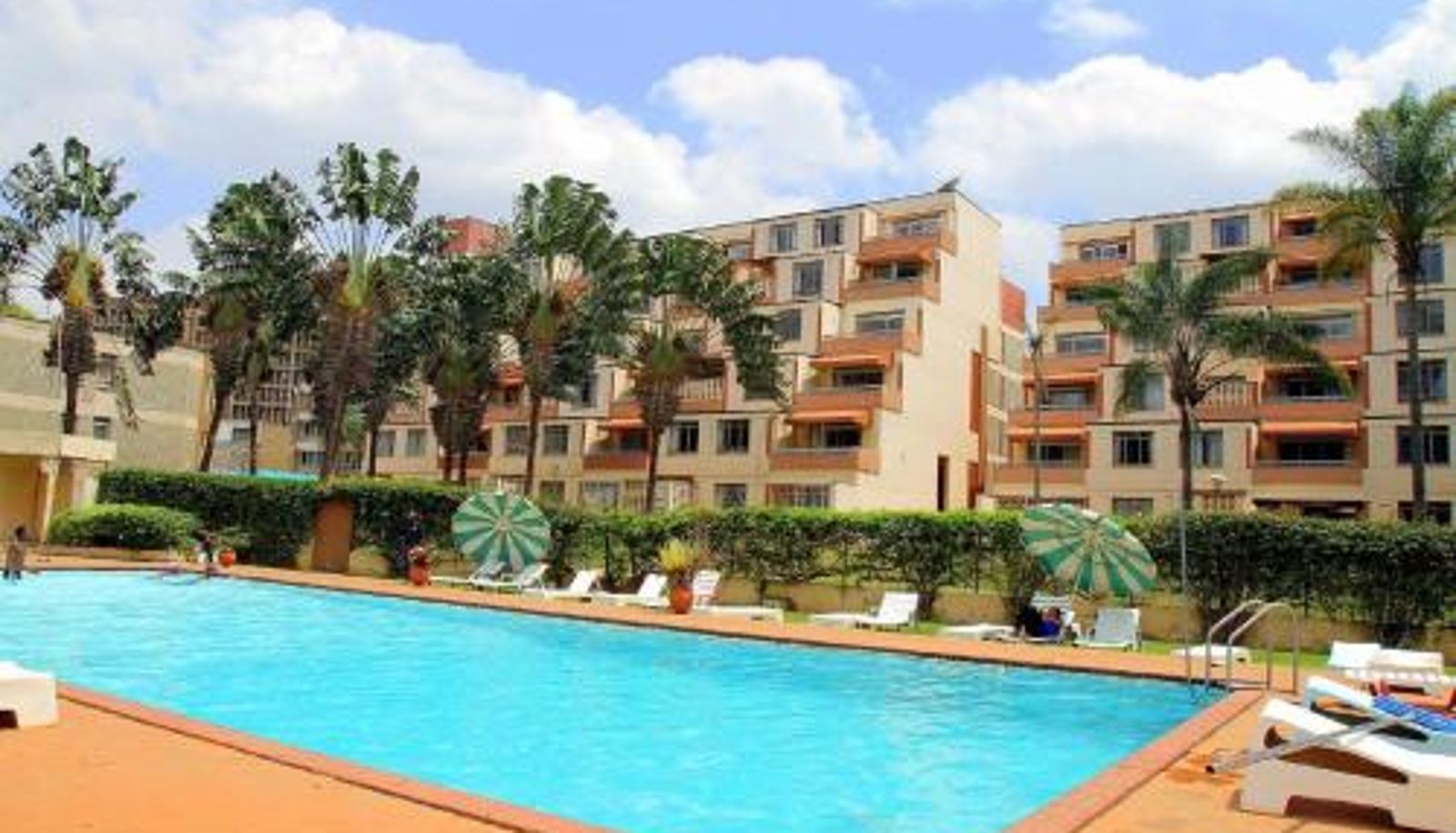 Piscina - City Centre CBD Norfolk Towers Serviced Apartment -Nairobi