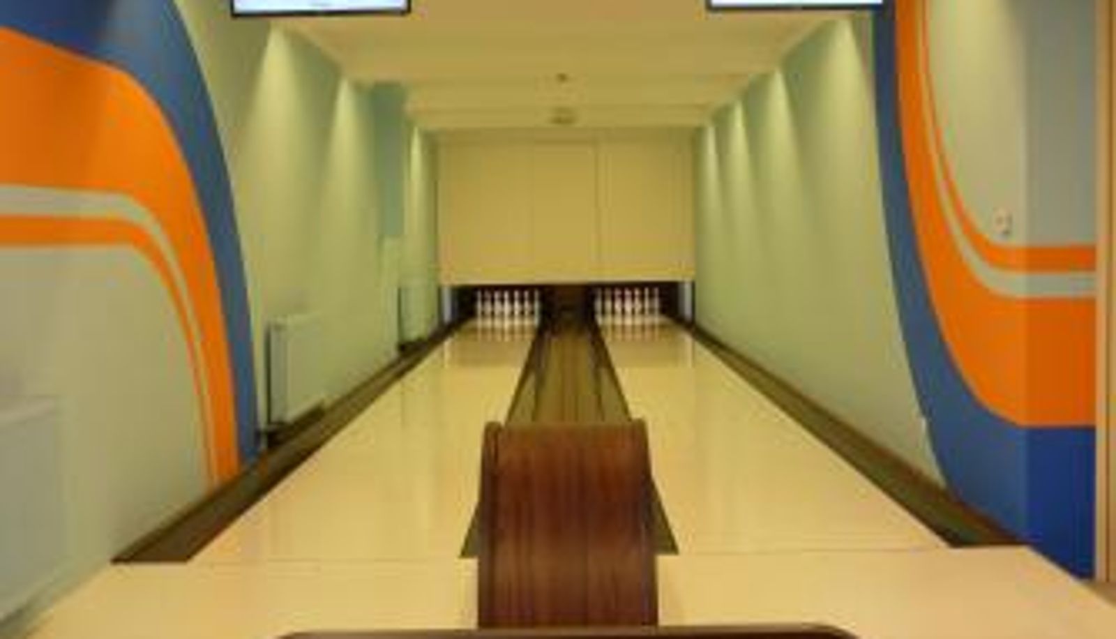 Info - Parton Hotel & Bowling