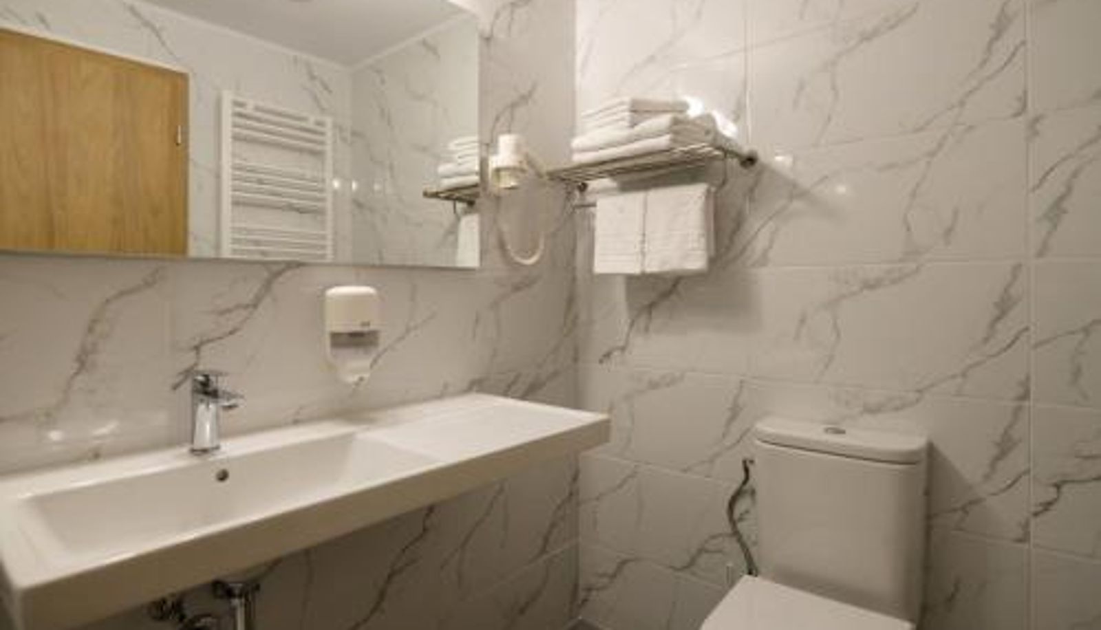 Room - Complex Balnear Cozia - Corp Caciulata