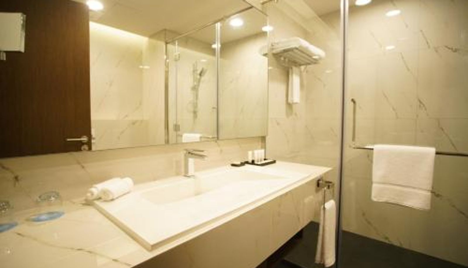 Badezimmer - C - Hotel and Suites Doha