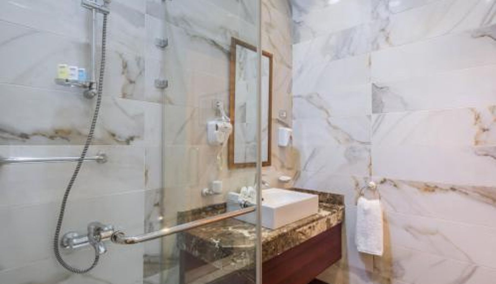 Suite - 1920s Boutique Hotel and Restaurants