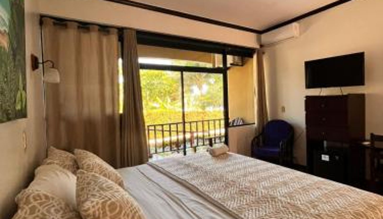 Triple room - The Backyard Beachfront Hotel