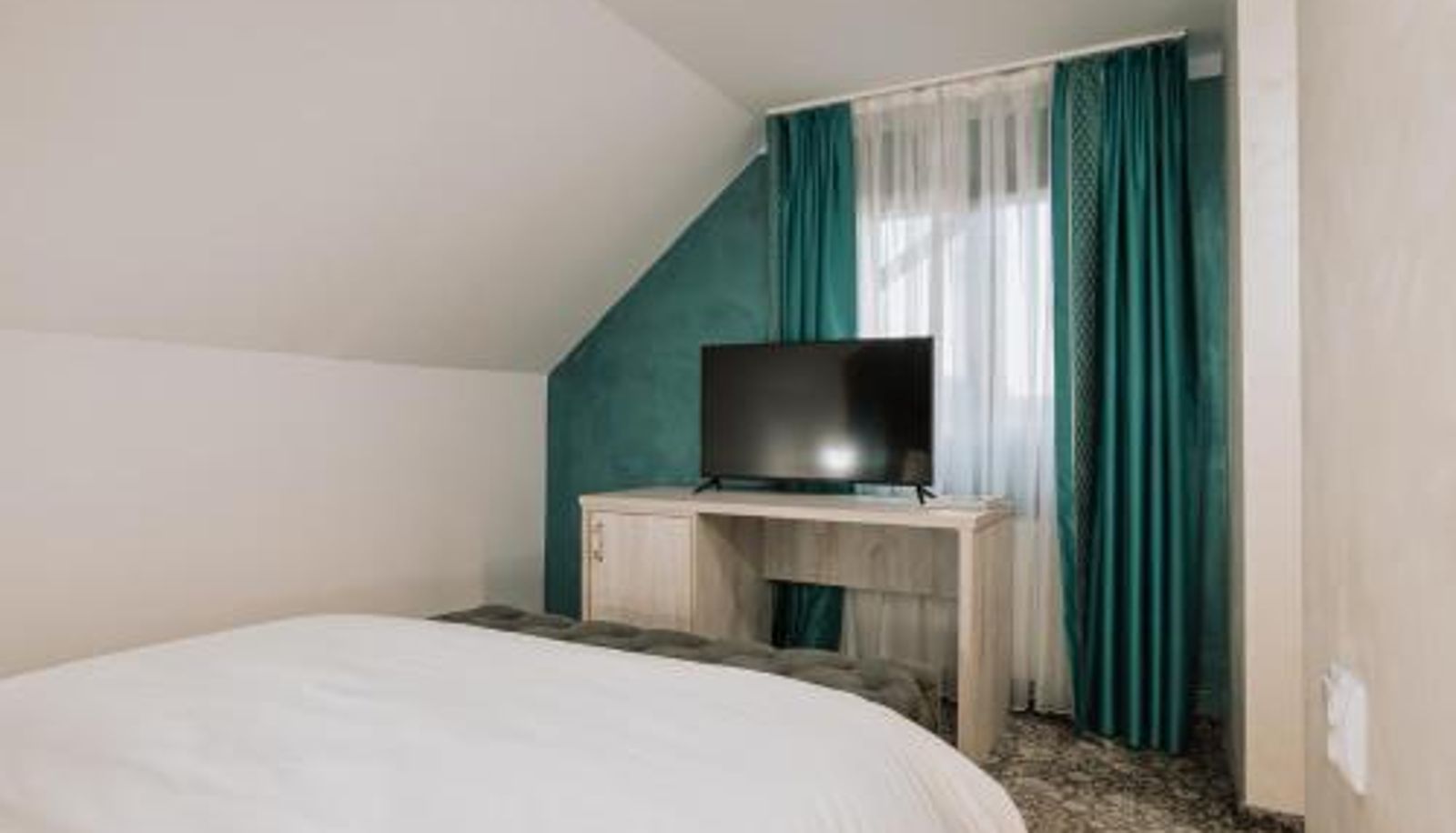 Zimmer - Suru Hotel & Restaurant