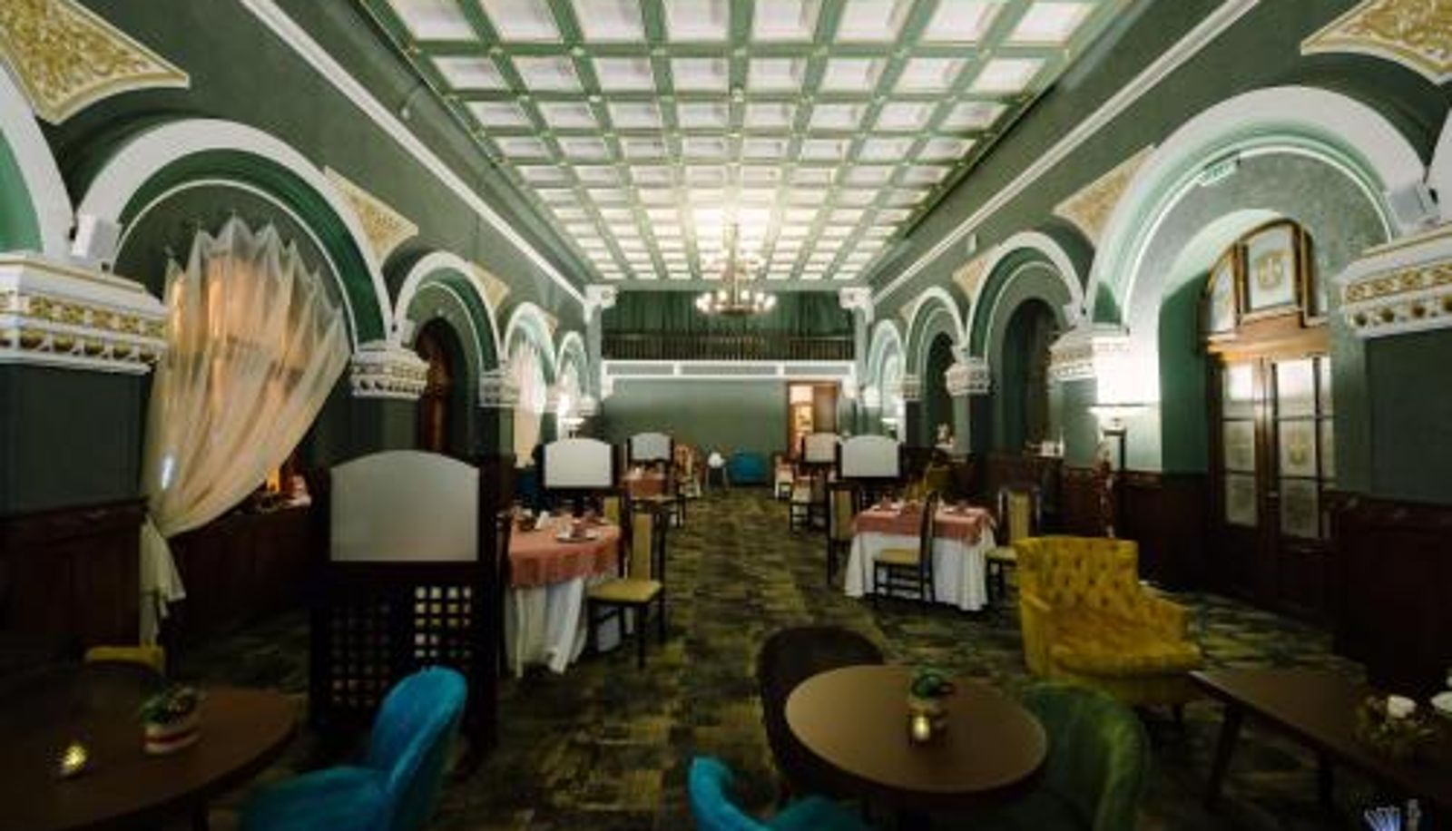 Salle de petit-déjeuner dans le restaurant - Hotel-Restaurant La Belle Epoque