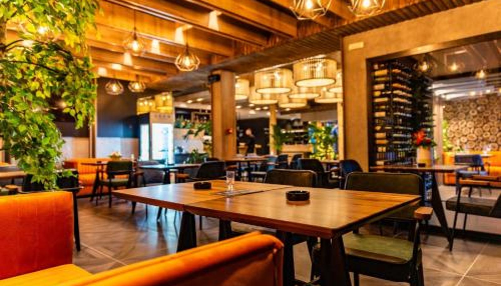 Frühstücksraum innerhalb des Restaurants - Hotel Forest