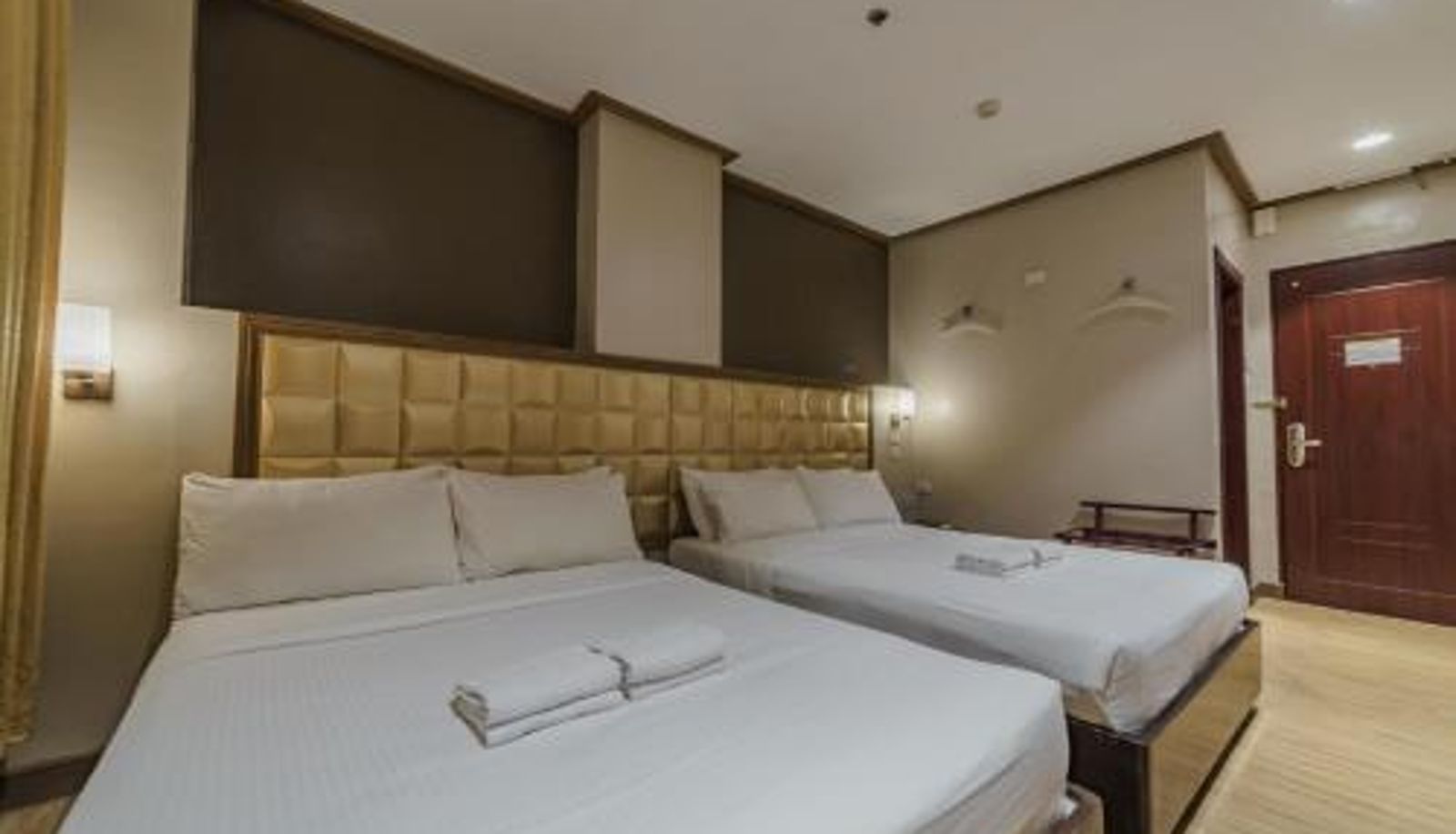 Family room - Robertson Hotel